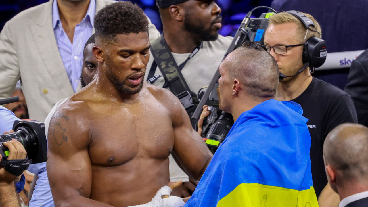 Joshua tearful over Usyk lost - ‘I should have won’