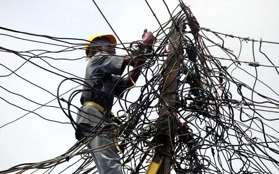 Blackout in Lagos as electricity workers begin strike