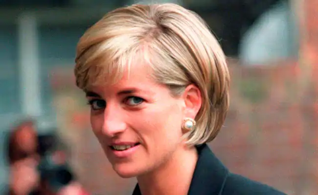 Well-wishers left Flowers, photos as tributes paid to princess Diana, 25 years on