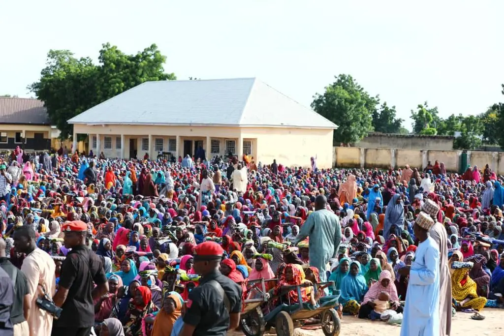 Zulum shares N400m, food, textiles to over 90,000 residents in Bama
