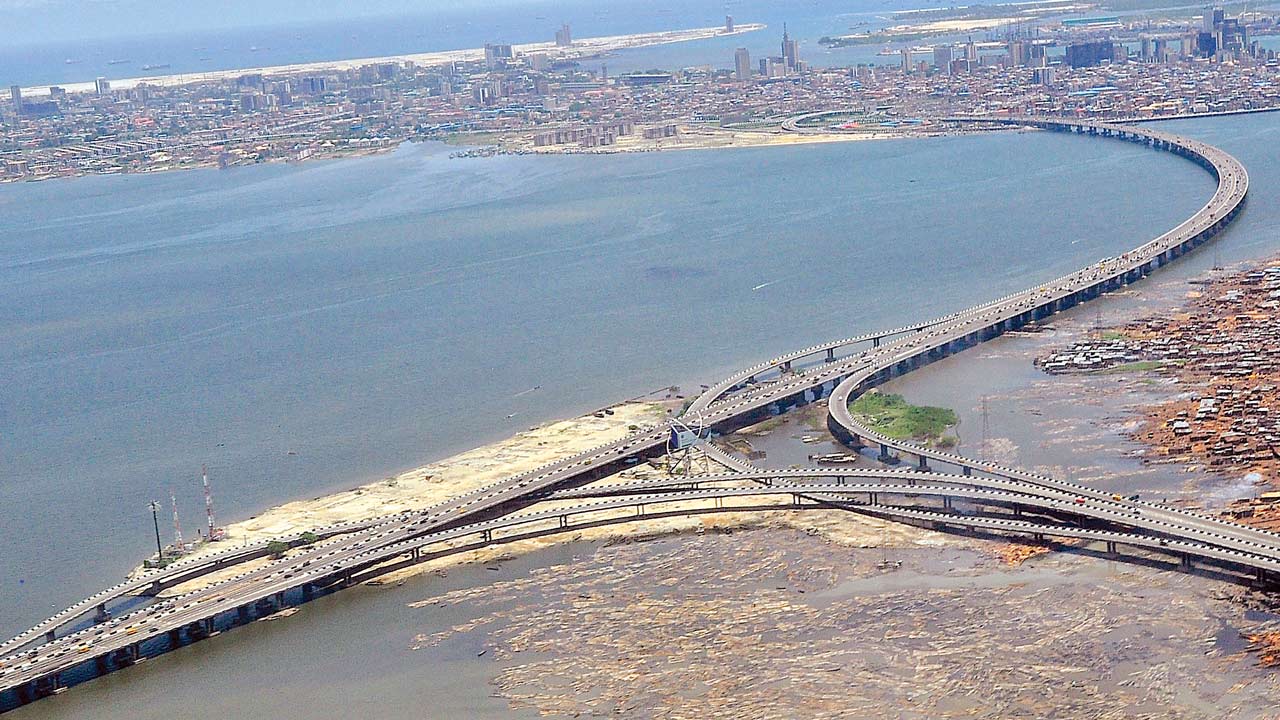 Lagos Third Mainland Bridge shuts for rescue operation