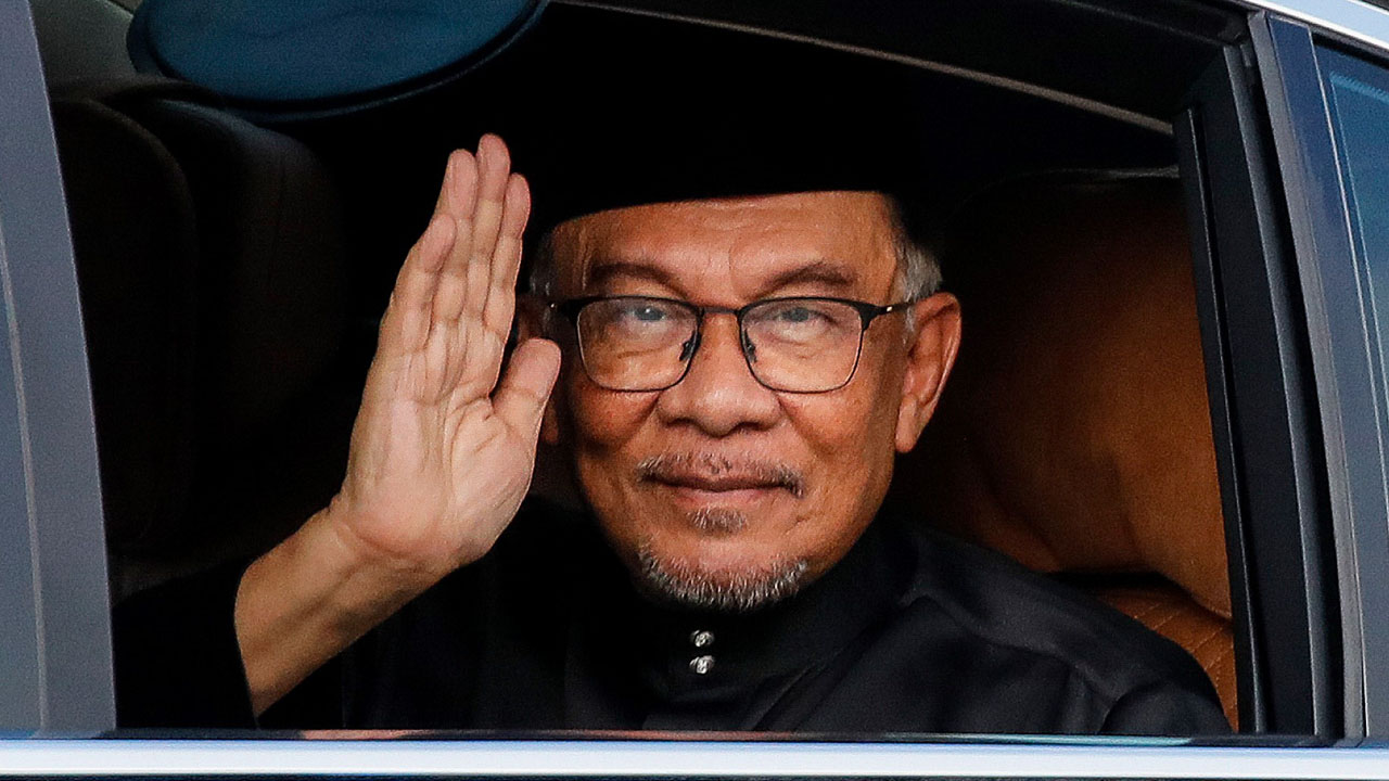 Malaysia’s perennial opposition leader Anwar Ibrahim was named prime minister on Thursday, ending a days-long political impasse after inconclusive el