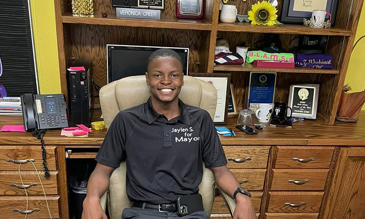 18 years old, Jaylen Smith, becomes youngest black mayor in U.S