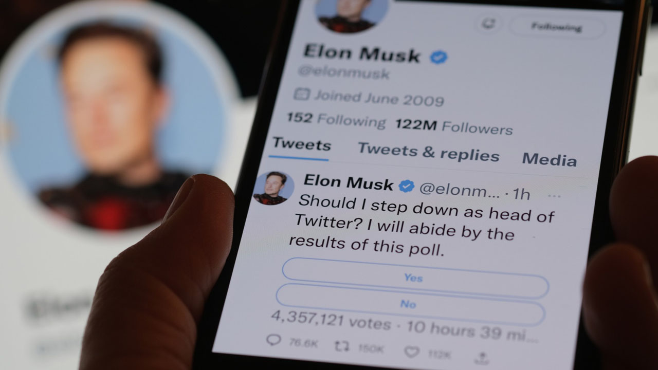 Twitter users voted on Monday to oust owner Elon Musk as chief executive in a highly unscientific poll he organized and promised to honour, just weeks after he took charge of the social media giant.