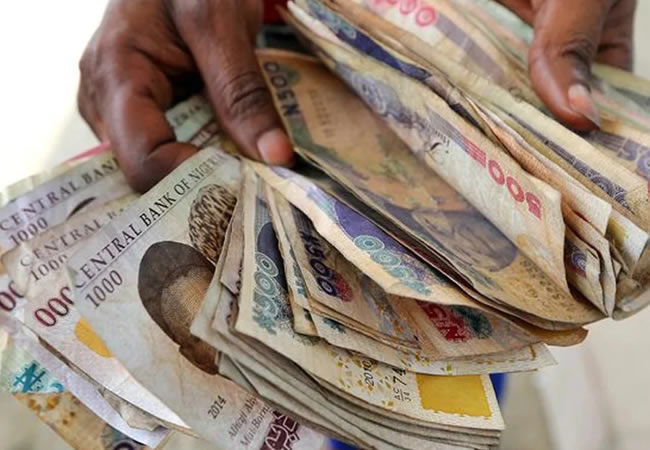 ISWAP distributes huge amount of old naira notes to commuters