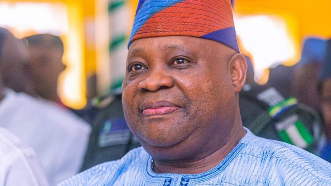 Adeleke urges CBN to sanction banks hoarding new Naira notes