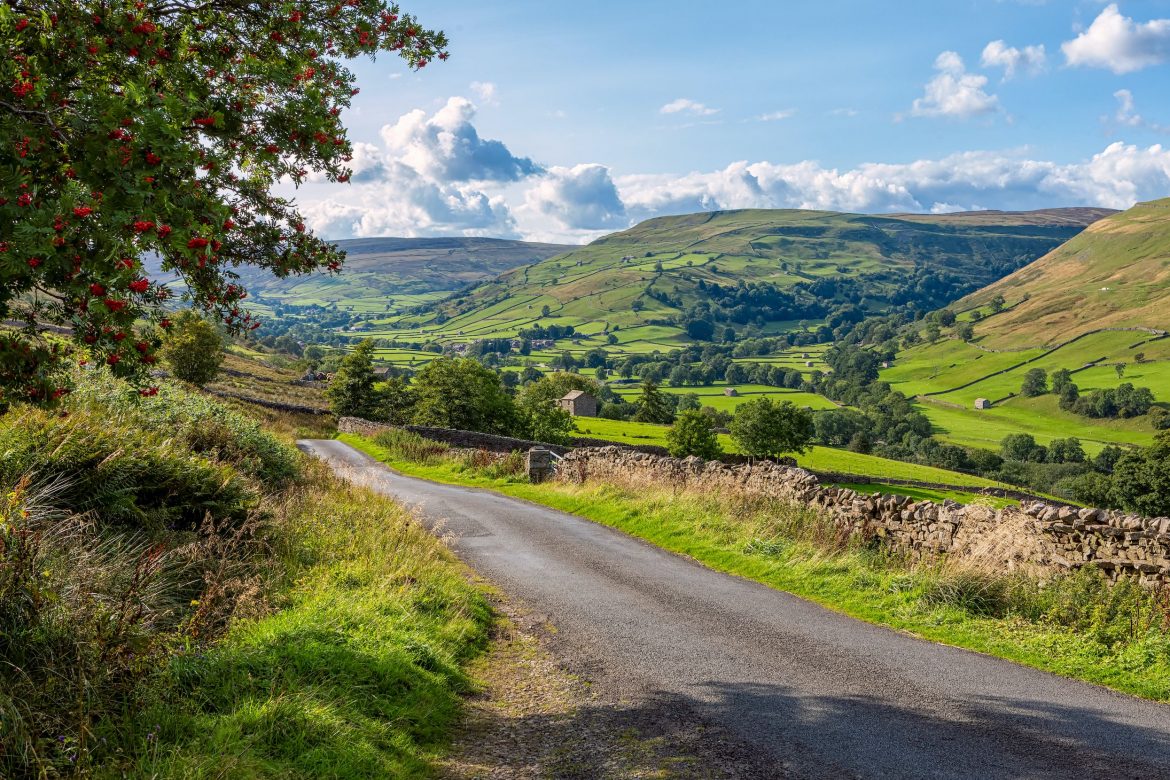 Households to live 15 minutes from green space or water in England