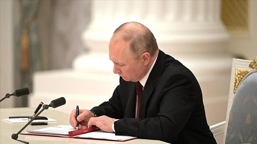 Putin signs law raising military reservist age by 5 years