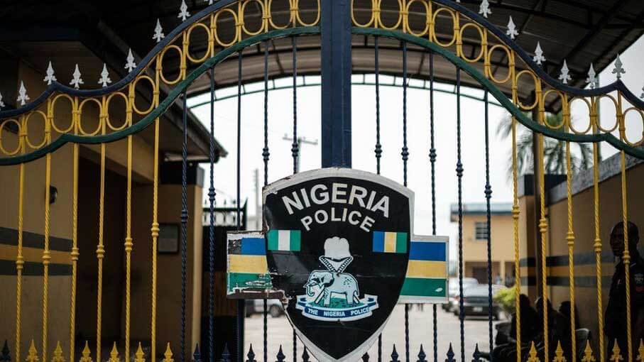 Police arrest burglary gang, recover items in Anambra