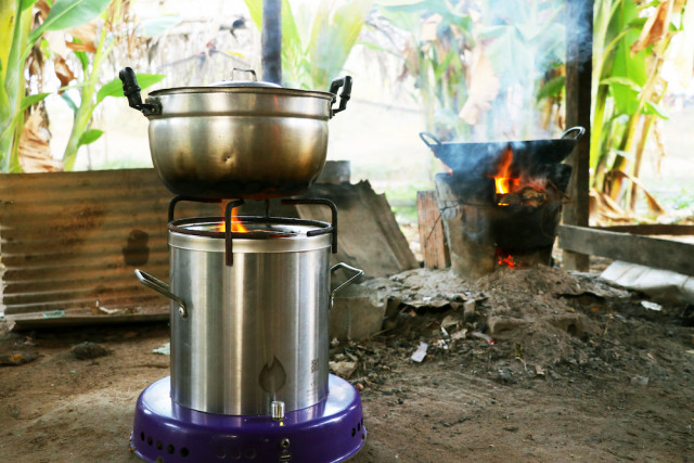 Climate Change: Nigerian govt introduces wood-saving stove to North East
